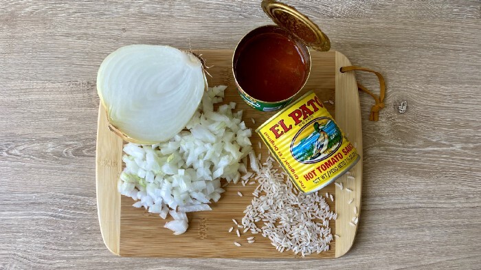 Photo of arroz rojo ingredients.